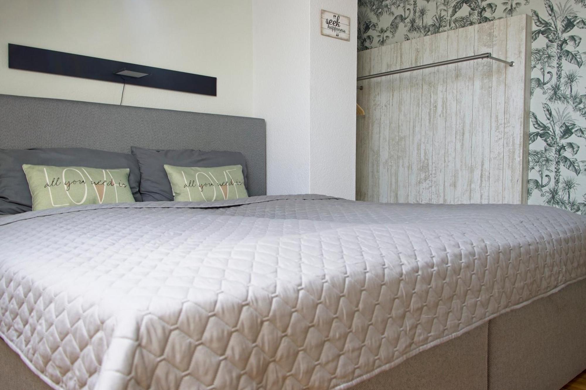 Neustadt-Aussicht - Grosse Wohnung Mit Balkon Dresde Extérieur photo